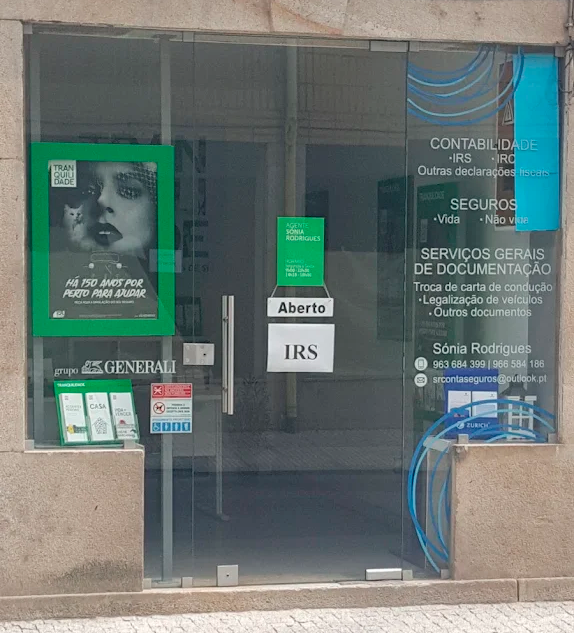 Equipa S&oacute;nia Rodrigues no escrit&oacute;rio